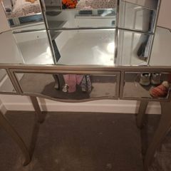 dressing table and mirror