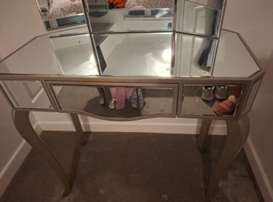 dressing table and mirror