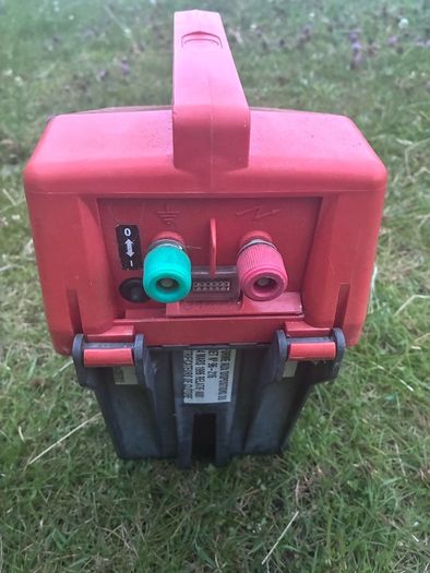 Battery powered fencer