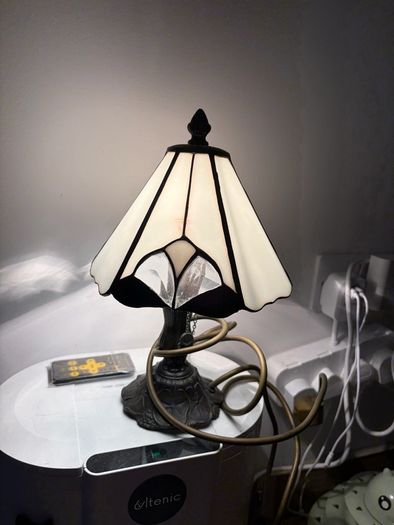 Tiffany Style Stained Glass Table Lamp