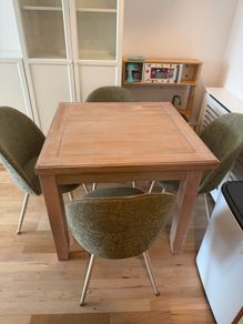 Dining Table with 4 chairs
