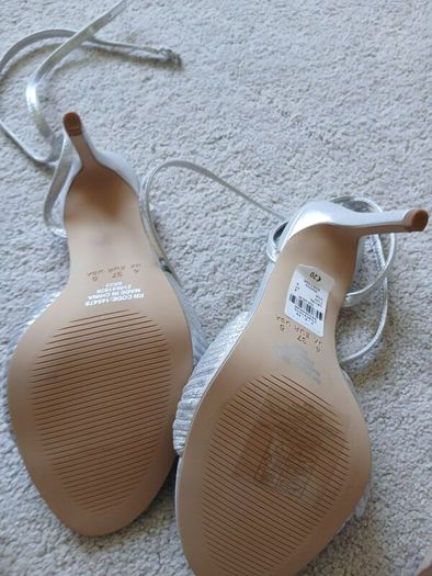 Ladies heels bundle size 4
