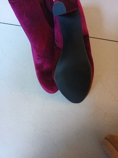 Heavenly Soles Velvet Ankle Boots.  S.6E. New