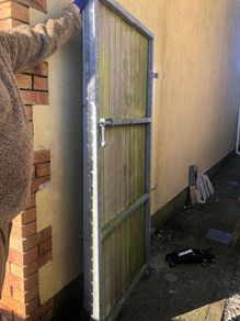 Side gate