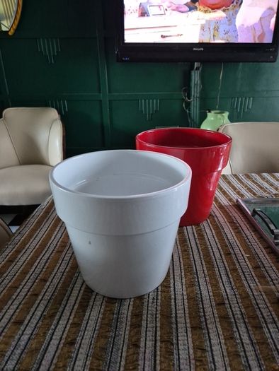 New A pair of 2 heavy Terracotta paint glazed plant pots