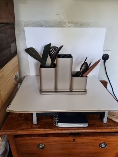 Utensils holder