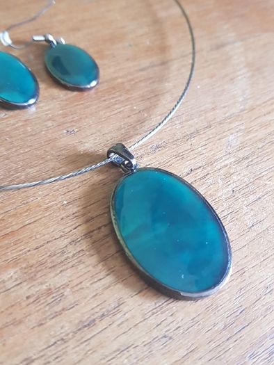 Elegant jewellery set
