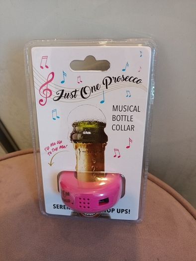 Muscial bottle collar