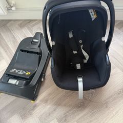Maxi-Cosi Cabriofix carseat & base