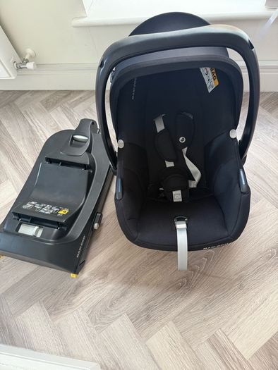 Maxi-Cosi Cabriofix carseat & base