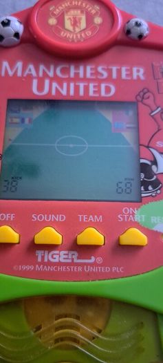 Vintage 1999 tiger electronics Manchester United handheld game
