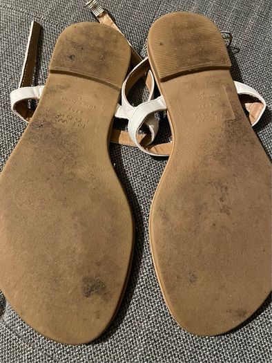 White sandals Size 4