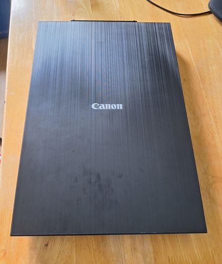 Canon CanoScan LiDE 400 Flatbed Scanner + Carry Bag