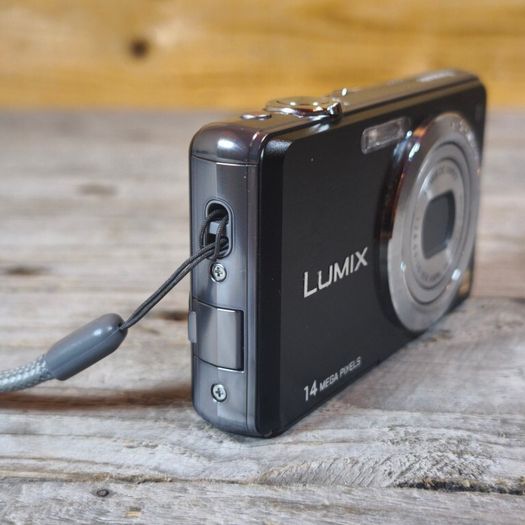 Panasonic Lumix DMC-FS11 14MP Digital Camera  w/ Charger Tested Fully Works