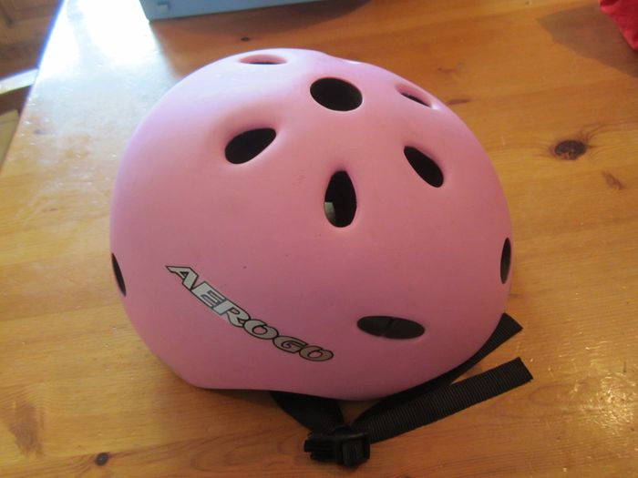 PINK Aerogo helmet