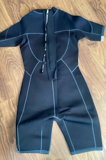 Crane medium short wet suit for sale size 12-14