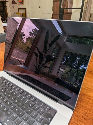 MacBook Pro 16-inch - 64gb - M1 Max with 10-core CPU and 32-core GPU