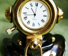 Vintage Brass Black Nautical Diver Helmet Clock -Helmet Quartz Clock
