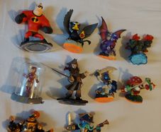 Figures / Toys  Skylanders