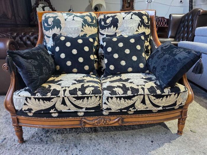 beautiful 2 seater