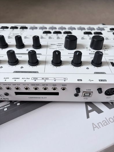 Abstrakt Instruments Avalon Baseline - White