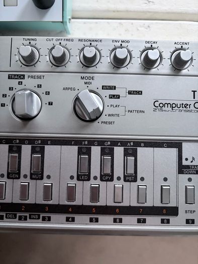 Cyclone Analogic TT-303 Bass Bot V1