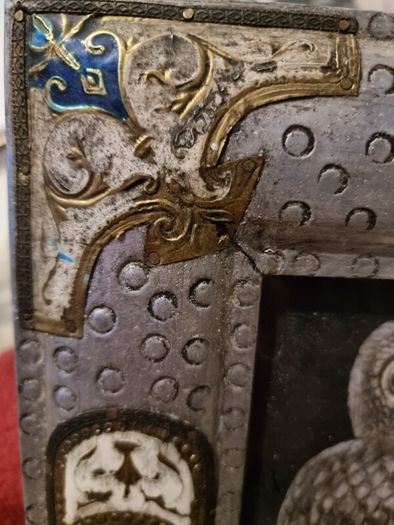 Owl picture in ornate frame