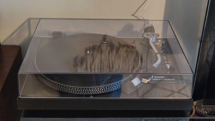 Technics SL-23A turntable/Record player. Like NEW!