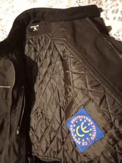 Motorcycle jacket armoured