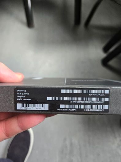 Samsung ZFold 8 Graphite 256GB Samsung Warranty Ire-UK used for two hours Boxed Samsung Warranty