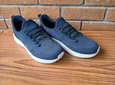 New gents summer walking shoes size 44