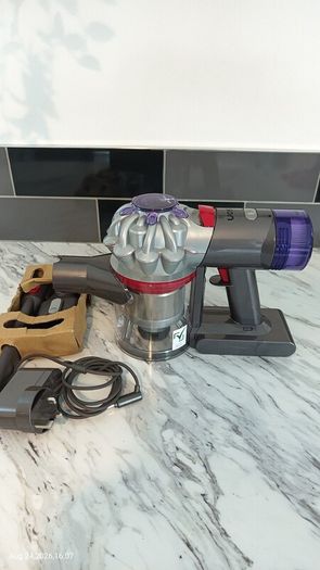 Brand new Dyson V8 Advanced
