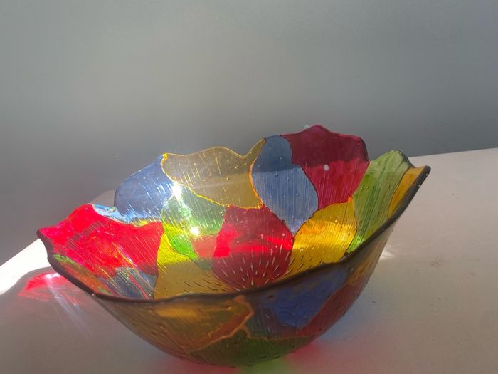 Colourful scalloped glass bowl