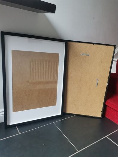 Set of 2 photo frames.