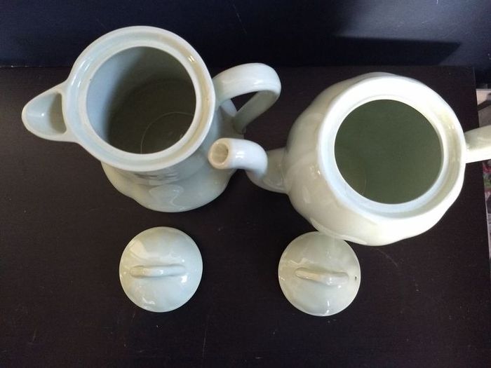 Beautiful Coffee Pot and Matching Hot-Water Pot by Grindley Petalware Utilityware in the "Almond Petal" Colourway