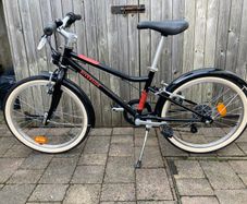 B'Twin / Decathlon Riverside 500 Kids' 20" Hybrid Bike.