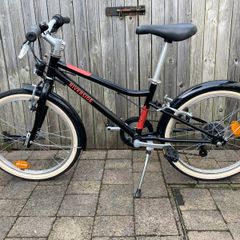 B'Twin / Decathlon Riverside 500 Kids' 20" Hybrid Bike.