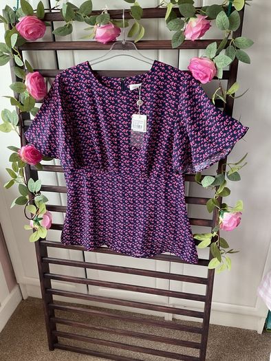 top Bnwt size 12 navy & pink short sleeve vintage inspired top Marc Angelo
