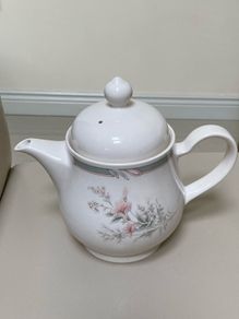 Vintage Keltkraft designed by Noritake Pennfield 9172 teapot & sugar bowel