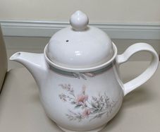 Vintage Keltkraft designed by Noritake Pennfield 9172 teapot & sugar bowel