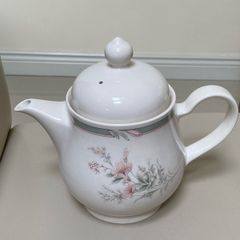 Vintage Keltkraft designed by Noritake Pennfield 9172 teapot & sugar bowel