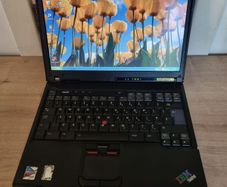 Vintage ThinkPad T42 Laptop Pentium M 1.7Ghz 1GB RAM 40GB HDD