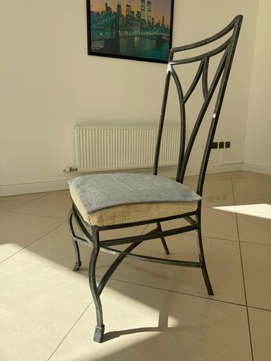 Glass dining table and 6 chairs (need gone today)