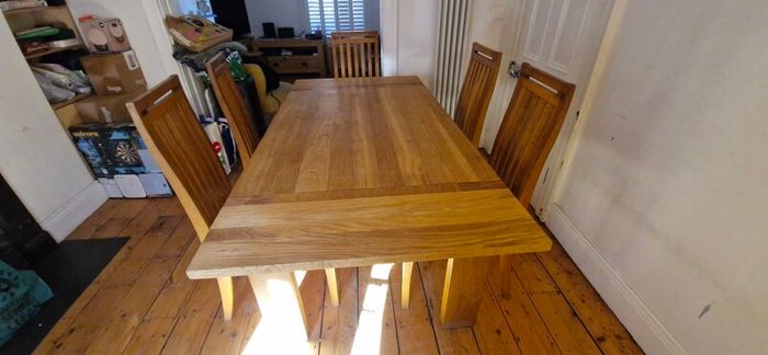 Oak dining table and 6 Chairs