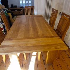 Oak dining table and 6 Chairs