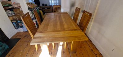 Oak dining table and 6 Chairs