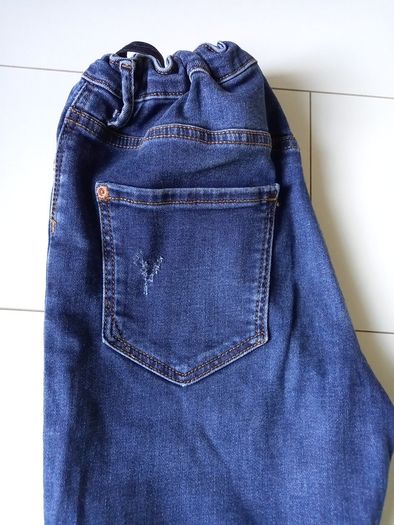 Girls jumper and jeans