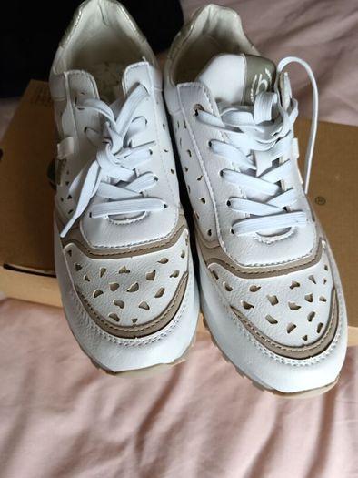 ladies trainers