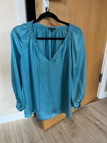 Massimo Dutti silk  blouse , close to new . Size 36 . Uk 10/12