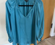 Massimo Dutti silk  blouse , close to new . Size 36 . Uk 10/12